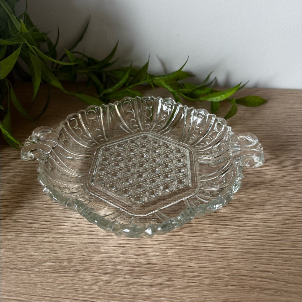 Elegant Clear Glass Decorative Plate